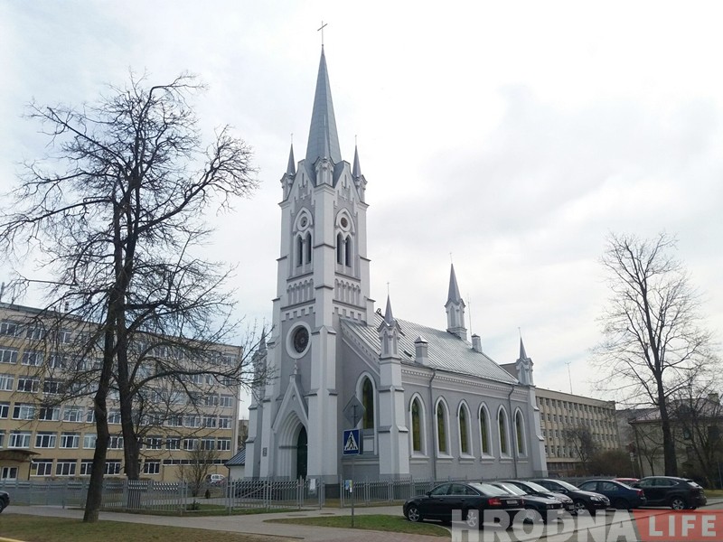 «Я лично не могу это проглотить». Мастер, который восстанавливал часы на гродненской кирхе, уволился по политическим мотивам