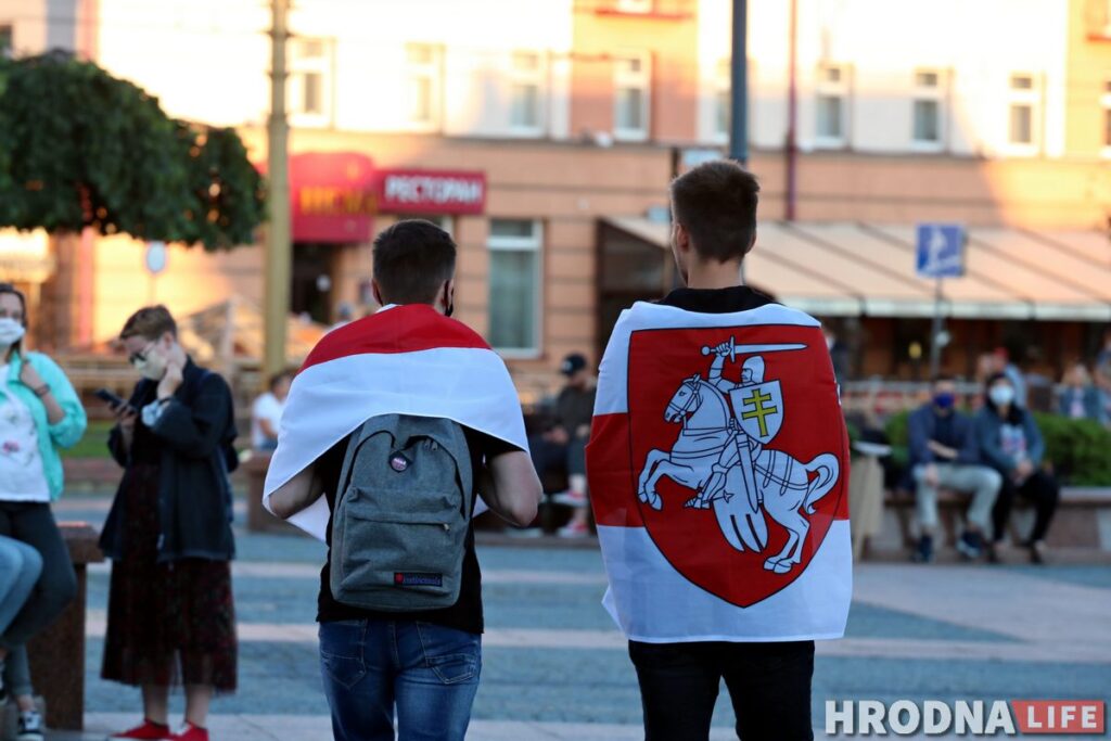 Историки Беларуси направили обращение "Наш сцяг" в Генпрокуратуру Историки Беларуси направили обращение "Наш сцяг" в Генпрокуратуру