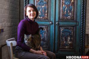 «Сталинка» и кошки на чемоданах. Декоратор из Гродно - о высоких потолках и рассветах тихого центра