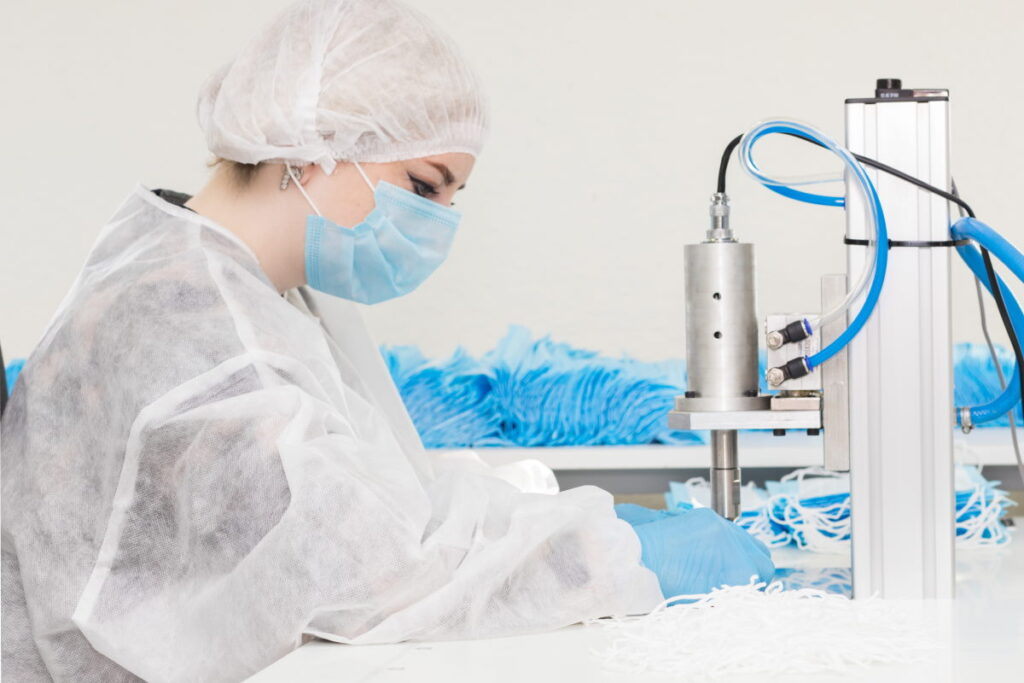 «Отшиваем по 15 000 масок в день, 5% бесплатно передаем медикам». История белорусского бренда одежды Nelva, который не боится перемен Nelva. Белорусский бренд женской одежды