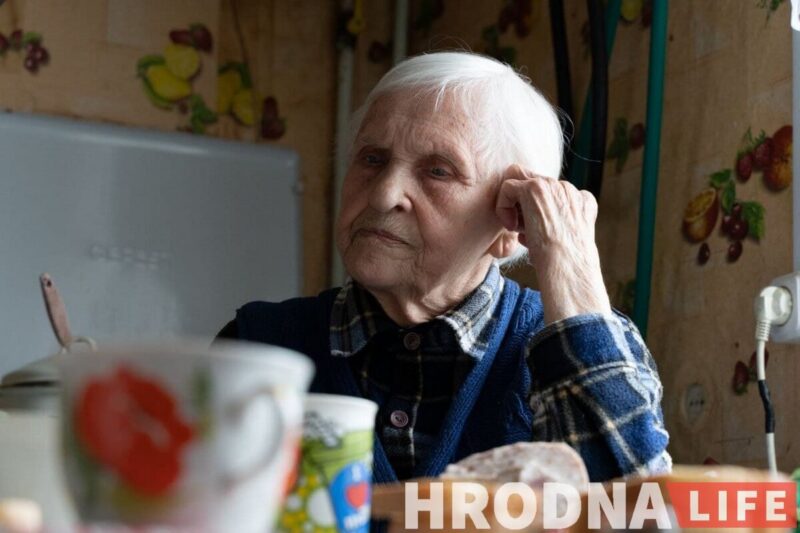 «Нет такого механизма, чтобы списать этот долг». Гродноводоканал судится с 89-летней бабушкой из-за недоплаты за ремонт трубы