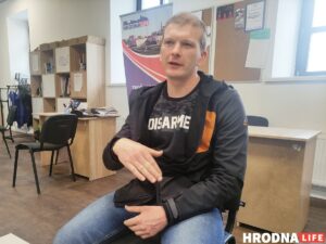 Уволенный во время протестов сотрудник “Гродножилстрой” полгода судится с предприятием. Узнали, зачем ему это нужно