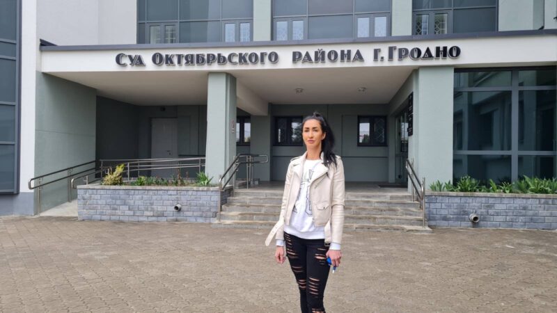 1,5 года химии и конфискация iPhone. В Гродно за пост в социальных сетях осудили женщину