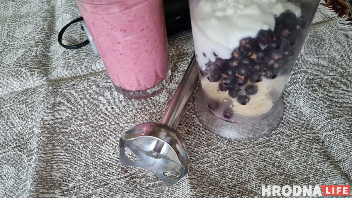 Готовь быстро, ешь медленно. Панкейки из тыквы и ягодный смузи для воскресного завтрака