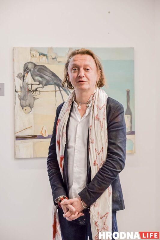 "Дзесьці закахаўся, дзесьці напіўся". У Гродне адкрылася выстава мастака Паўла Шапо