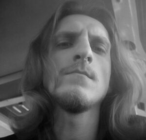 В Гродно задержали парня, который ухаживал за отцом после инсульта. В квартире прошел обыск Андрей Авсиевич. Фото: соцсети героя