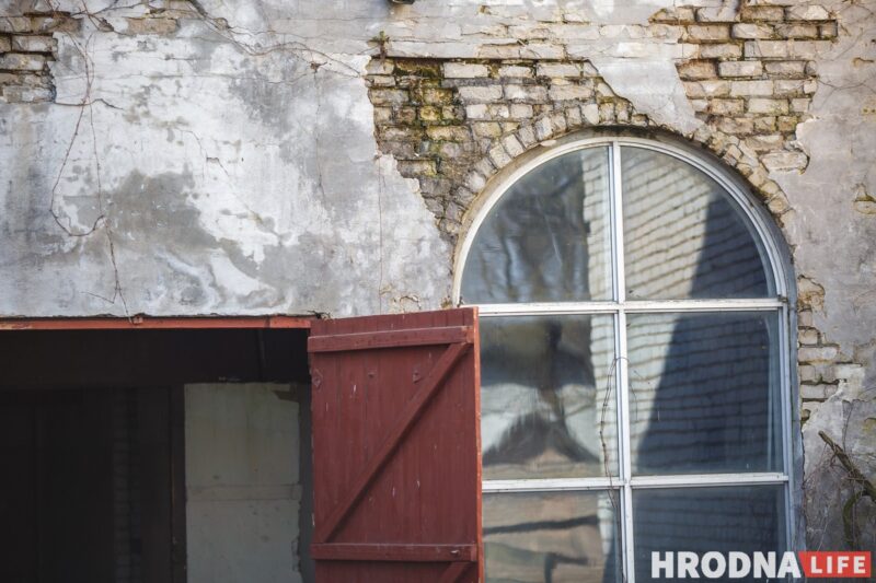 Бляск і галеча беларускай конегадоўлі. Коні прыносяць «золата», але на дах і вокны для іх грошай няма