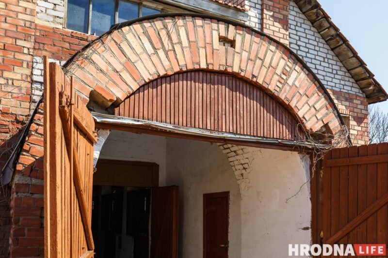 Бляск і галеча беларускай конегадоўлі. Коні прыносяць «золата», але на дах і вокны для іх грошай няма