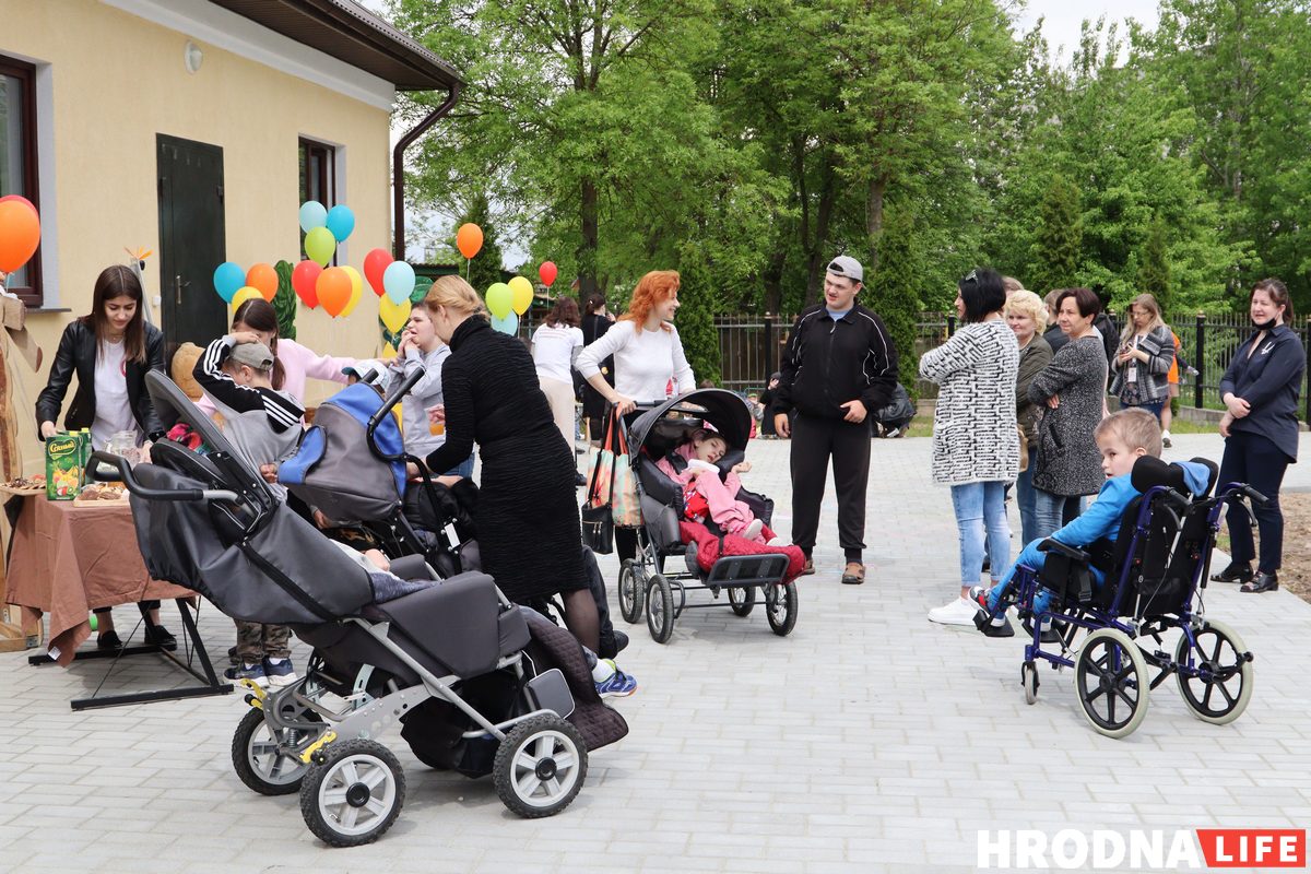 "Наступным будзе Папа Рымскі". Як працуе Гродзенскі дзіцячы хоспіс, за які перажывае Анджэліна Джалі