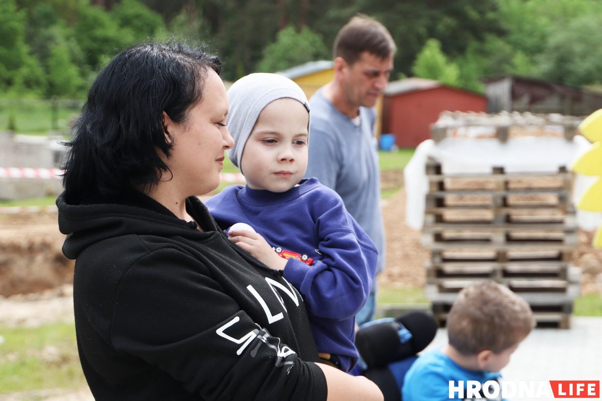 "Наступным будзе Папа Рымскі". Як працуе Гродзенскі дзіцячы хоспіс, за які перажывае Анджэліна Джалі