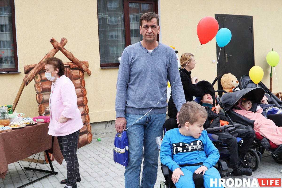 "Наступным будзе Папа Рымскі". Як працуе Гродзенскі дзіцячы хоспіс, за які перажывае Анджэліна Джалі