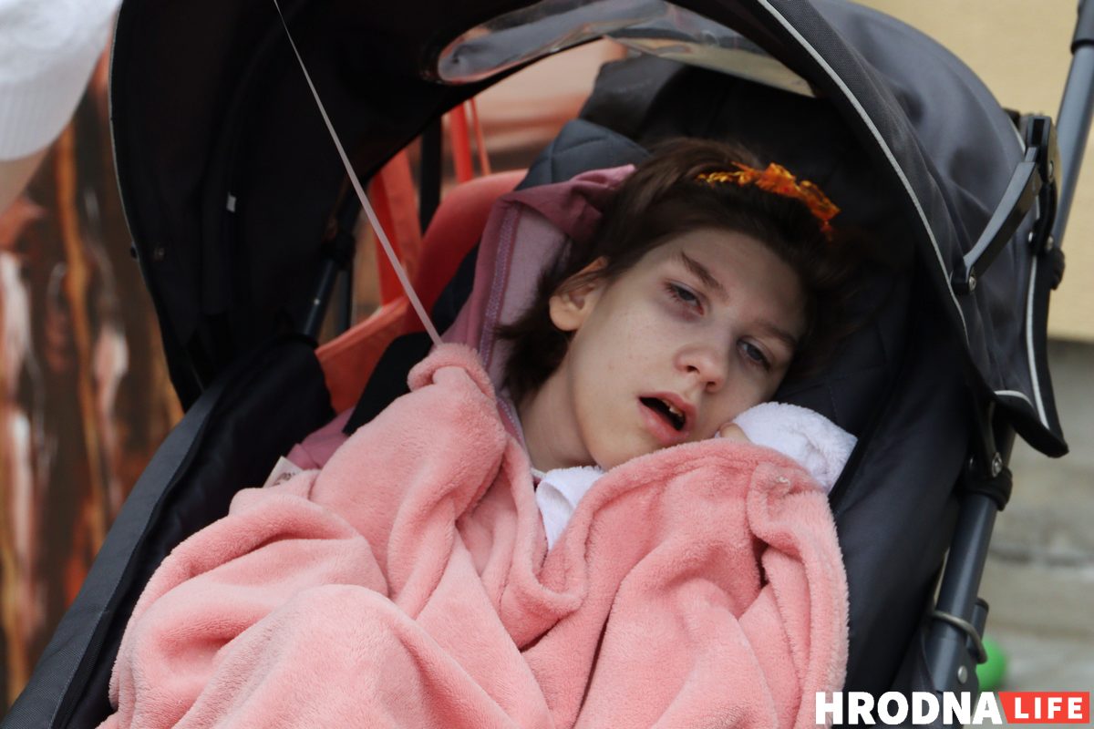 "Наступным будзе Папа Рымскі". Як працуе Гродзенскі дзіцячы хоспіс, за які перажывае Анджэліна Джалі