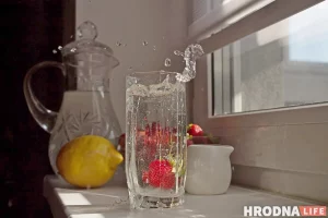 Лимонад можно приготовит дома . В летнюю жару это спасительный напиток