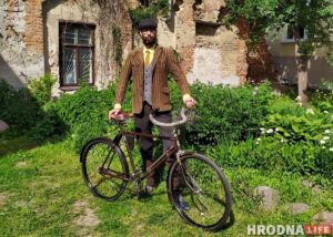 Гродненский экскурсовод на столетнем «Немане» стал участником международного ретровелопробега Михаил Нарынкевич с велосипедом "Неман". Фото из личного архива Михаила