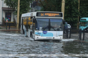 Затопило город и размыло дорогу. Сильный ливень прошёл в Гродно