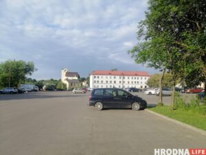 Сквер-скансен или многоуровневый паркинг? Что может появиться вместо парковки на Троицкой Сквер-скансен или многоуровневый паркинг? Что может появиться вместо парковки на Троицкой