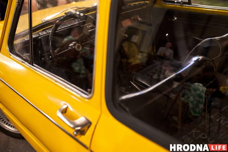 Людзі, эмоцыя, колер. Глядзіце, як выглядае начное жыццё ў Гродне