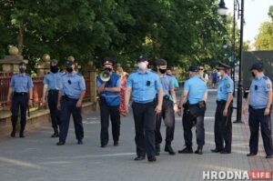 "Особо циничные" граффити и штраф за белую одежду. Как прошла неделя в Гродно и области Милиция в Гродно. Фото: Hrodna.life