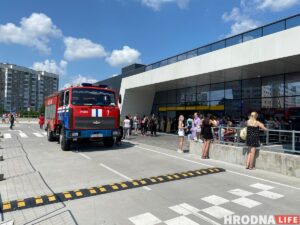 Выпил, почитал новости и битой разбил пять автомобилей Выпил, почитал новости и битой разбил пять автомобилей