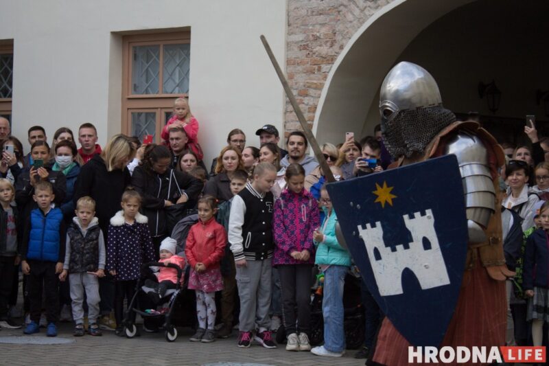 Повседневность средневековья и путь из варягов в греки. В Гродно прошел фестиваль с играми, танцами и поединками