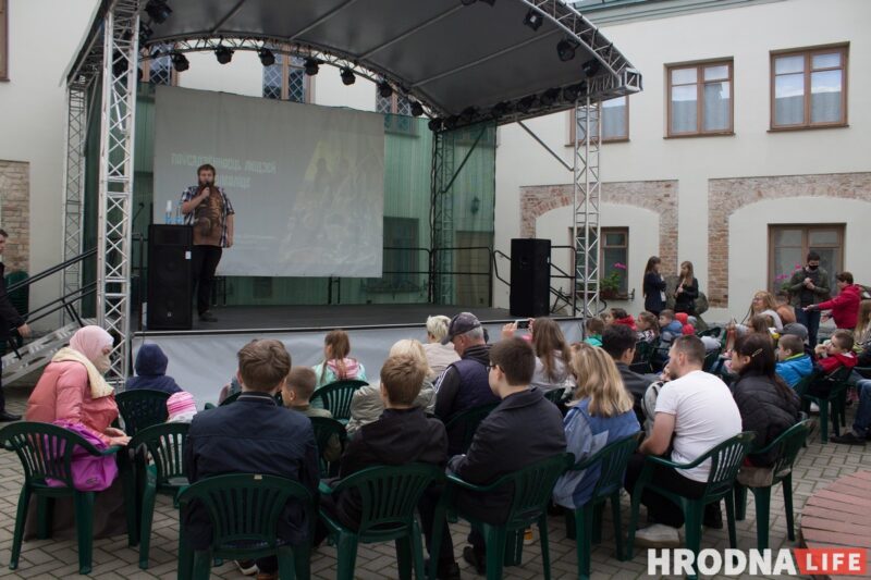 Повседневность средневековья и путь из варягов в греки. В Гродно прошел фестиваль с играми, танцами и поединками
