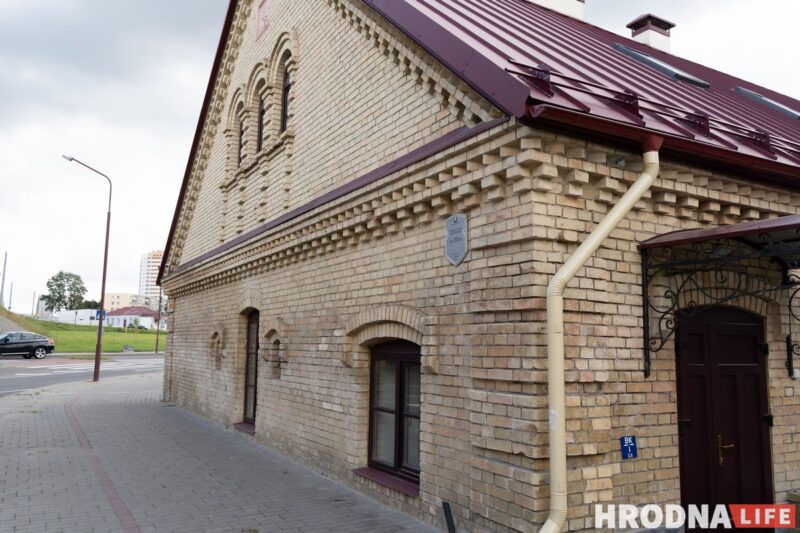 Бясцэнна і амаль бясплатна. 5 фактаў пра Станіславоўскую кафлярну Друцкіх-Любецкіх, якую не могуць прадаць нават са зніжкай