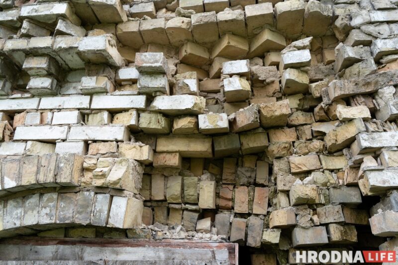 Бясцэнна і амаль бясплатна. 5 фактаў пра Станіславоўскую кафлярну Друцкіх-Любецкіх, якую не могуць прадаць нават са зніжкай