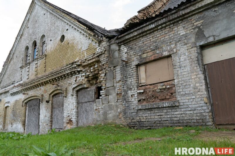 Бясцэнна і амаль бясплатна. 5 фактаў пра Станіславоўскую кафлярну Друцкіх-Любецкіх, якую не могуць прадаць нават са зніжкай