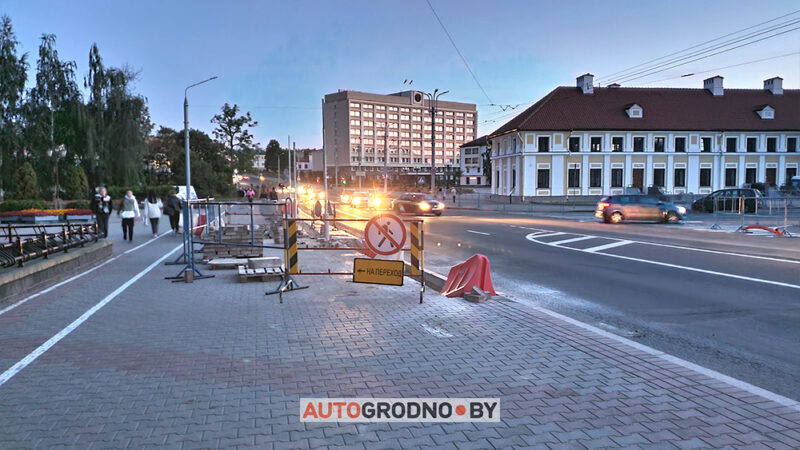 Плошчу Тызенгаўза закрылі на тыдзень: там паставяць святлафоры і зменяць схему руху. Глядзіце, як