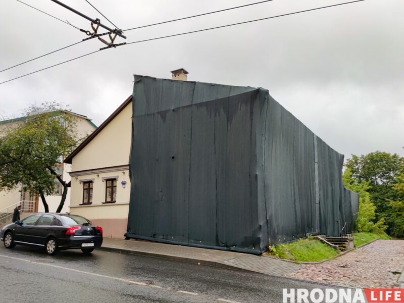 Частку знясуць, з'явіцца чацвёрты паверх, але захаваюць роспіс. У Гродне на Вялікай Траецкай адрэстаўруюць будынак