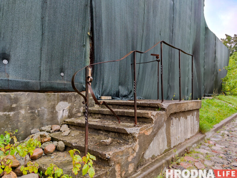 Частку знясуць, з'явіцца чацвёрты паверх, але захаваюць роспіс. У Гродне на Вялікай Траецкай адрэстаўруюць будынак
