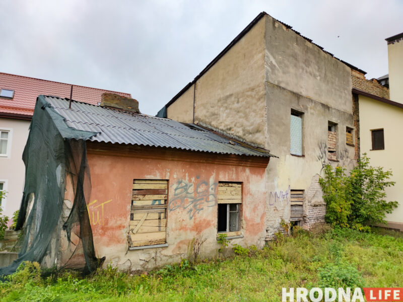 Частку знясуць, з'явіцца чацвёрты паверх, але захаваюць роспіс. У Гродне на Вялікай Траецкай адрэстаўруюць будынак