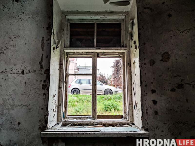 Частку знясуць, з'явіцца чацвёрты паверх, але захаваюць роспіс. У Гродне на Вялікай Траецкай адрэстаўруюць будынак