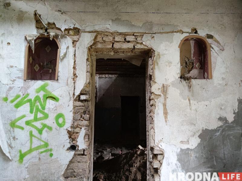 Частку знясуць, з'явіцца чацвёрты паверх, але захаваюць роспіс. У Гродне на Вялікай Траецкай адрэстаўруюць будынак
