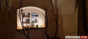 Фотовыставку Наталии Дорош "Карані" открыли в Вильнюсе. Снимки смотрели под стихи Ларисы Гениюш