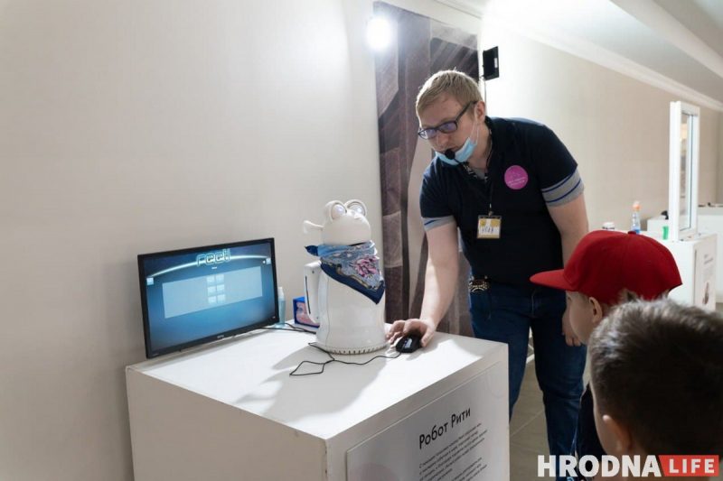 Семь роботов, которые облегчат жизнь. Выставка о том, что могут роботы, открылась в Гродно