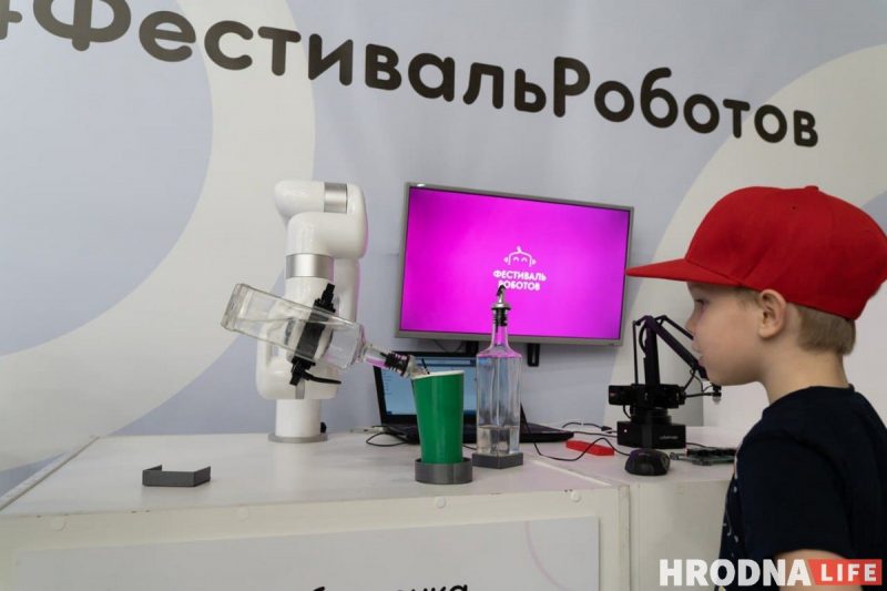 Семь роботов, которые облегчат жизнь. Выставка о том, что могут роботы, открылась в Гродно