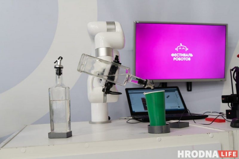 Семь роботов, которые облегчат жизнь. Выставка о том, что могут роботы, открылась в Гродно