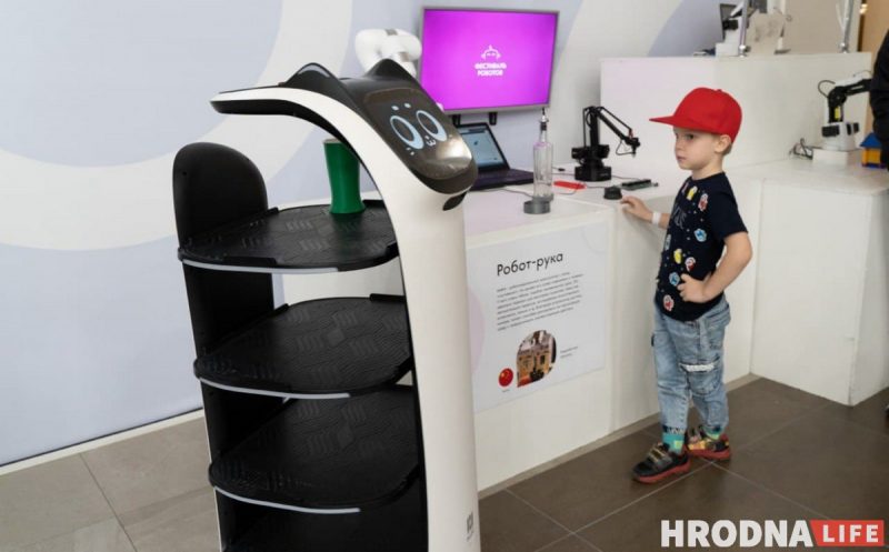 Семь роботов, которые облегчат жизнь. Выставка о том, что могут роботы, открылась в Гродно
