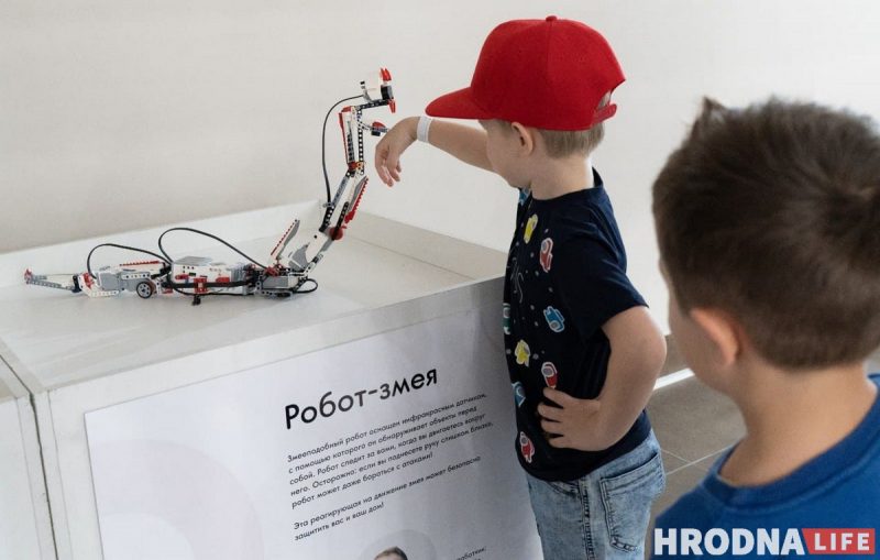 Семь роботов, которые облегчат жизнь. Выставка о том, что могут роботы, открылась в Гродно