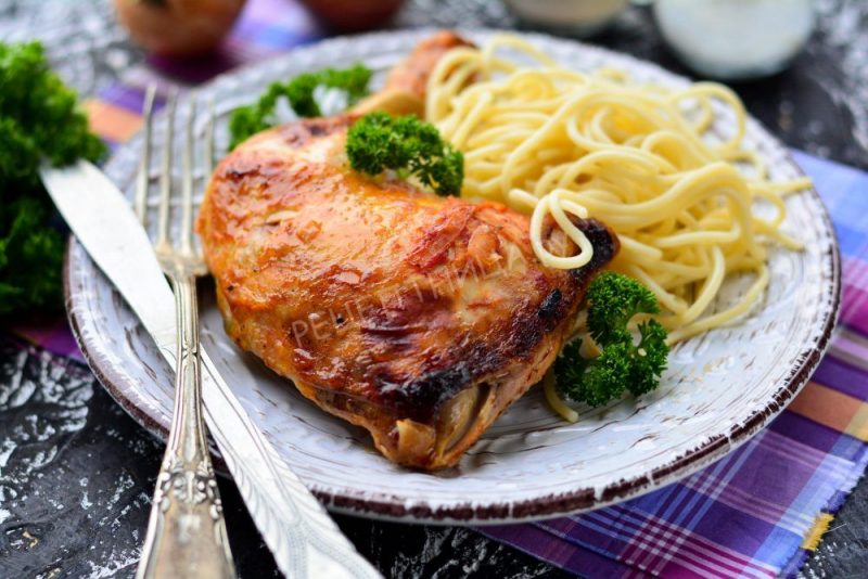 Окорочок, кетчуп, шоколад. Что едят гродненские хоккеисты и сколько это стоит?