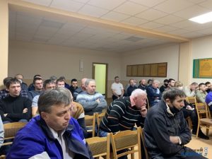 На встречах вопросы читали с телефона, а провластные активисты оказались недовольны. Как в Гродненской области обсуждали проект новой Конституции