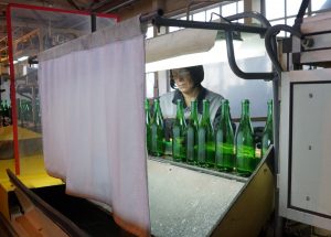 Почтальонам - 488, обувщикам - 450. Какие зарплаты предлагают на госпредприятиях в Гродно стеклозавод завод работа