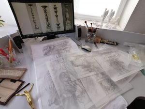 Трехметровые подсвечники и люстры из венецианского стекла. Где и как делают освещение для гродненского Старого замка