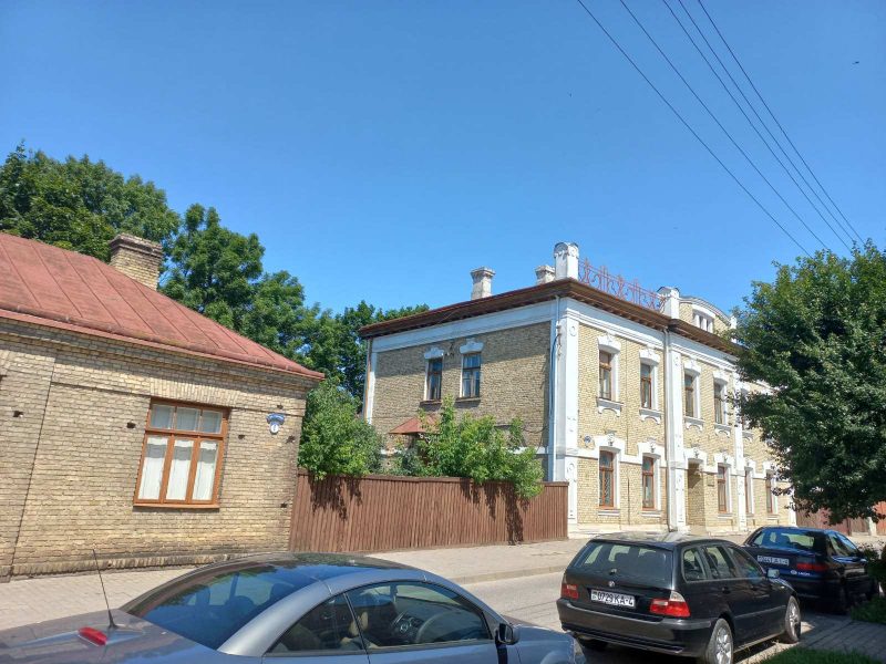 В Гродно продают "дом со львами" на Студенческой. Сколько стоит и чем он необычен