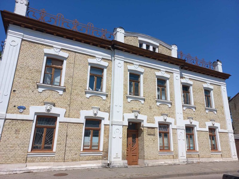 В Гродно продают "дом со львами" на Студенческой. Сколько стоит и чем он необычен