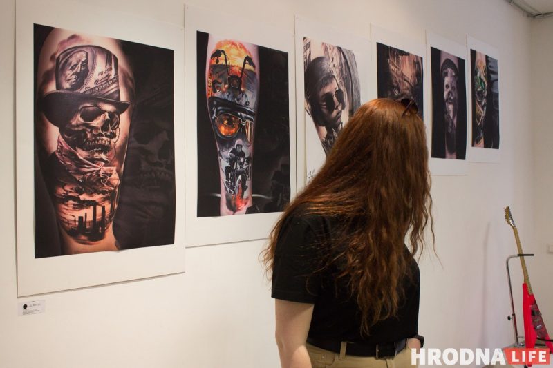 Тату в искусстве и рок сквозь классику. В Гродно татуировщики и музыканты представили совместный арт-проект