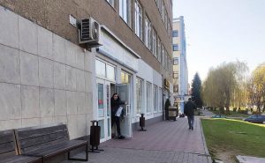 Без виз. Что происходило у визового центра в Гродно после отмены “живой очереди”