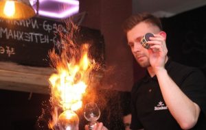 “Нас выгнали, а долги остались”. На Кирова закрыли бар “Corsar”, но владелец уже думает открыть новый