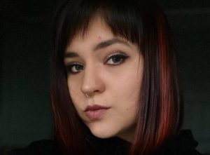 «С женщинами у нас не воюют?» Евгения Долгая о том, как и зачем делать видимым женский вклад в протесты Евгения Долгая, журналистка, авторка проекта "Палітвязынка"